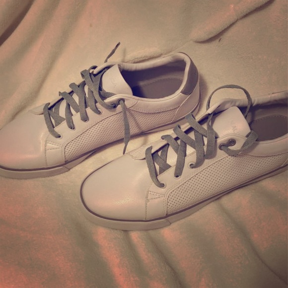 Size 10 men’s Nautica sneakers - Picture 1 of 5